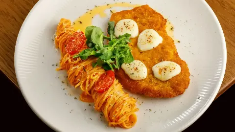 Шницель с пастой «Aglio e Olio»